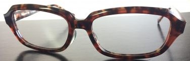 大きいメガネが似合わないと思っておられた方に朗報です。おしゃれな大きいサイズのセルフレームが登場。
