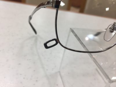 跳ね上げ眼鏡フレームに取手を製作