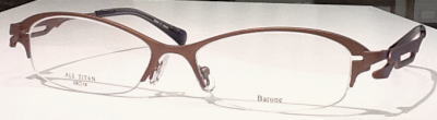 チタン抜き枠で未来的デザインの大型メガネフレームBarone
