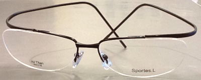 パッドには、メガネを軽く感じさせる
「サイエンス」を採用したフレームSportes・L