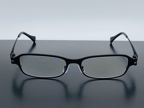 チタン素材で軽く錆びないキングサイズメガネ