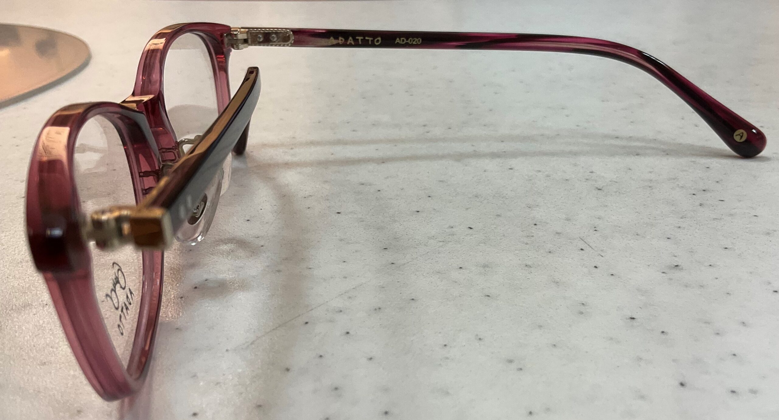 メガネフレームの金属アレルギー対策 - 兵庫県尼崎市｜メガネのアマガン