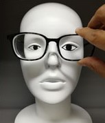強度近視メガネのレンズの種類によって違う目の大きさ