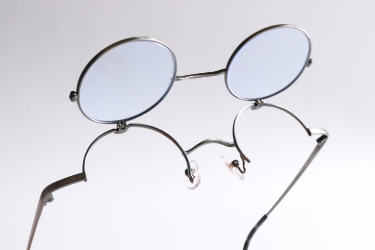 跳ね上げメガネ