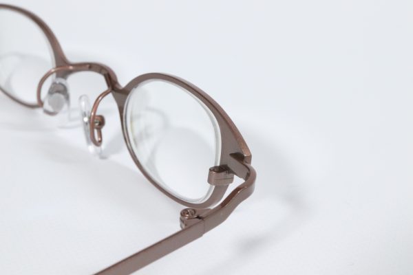 強度近視メガネでレンズを薄くする枠