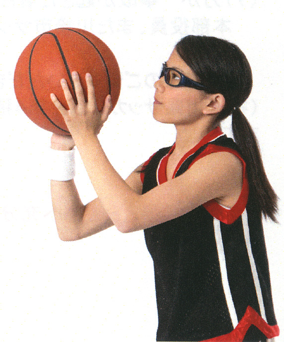 スポーツメガネとしてバスケットボール時のメガネ