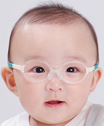 動き回る乳児が安全に正しくかけられるメガネ。