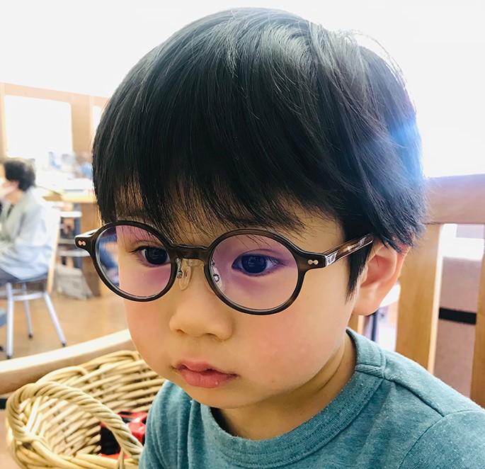 子どもの眼鏡のイメージを変える丸メガネ