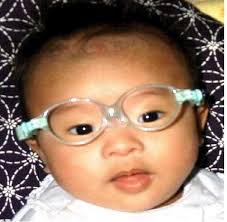 赤ちゃん眼鏡