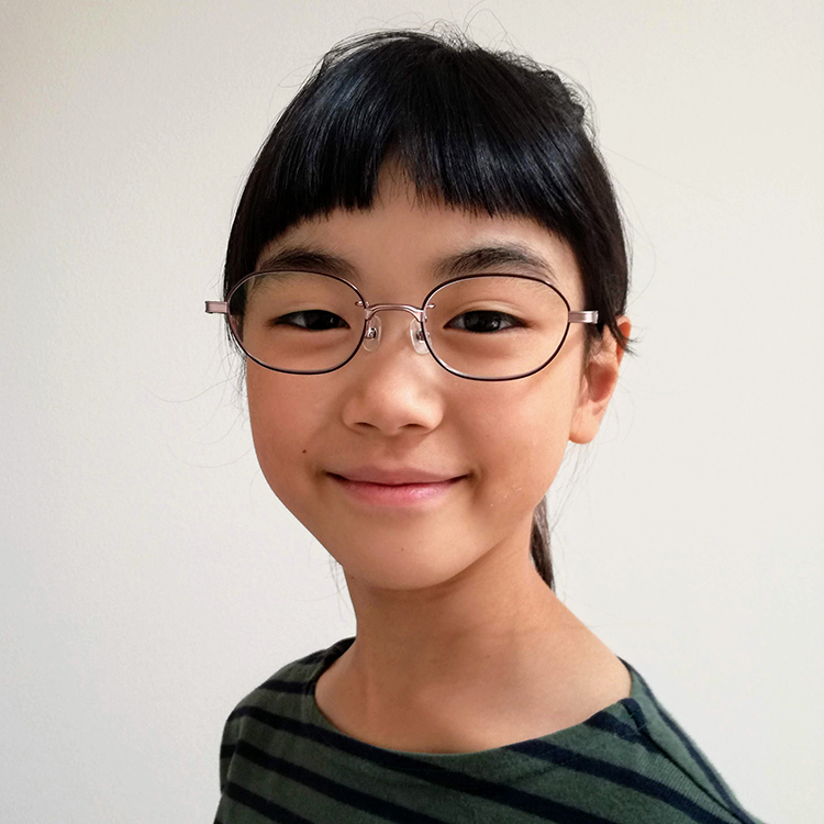 子供眼鏡：素敵な色味とデザインで気に入っています。