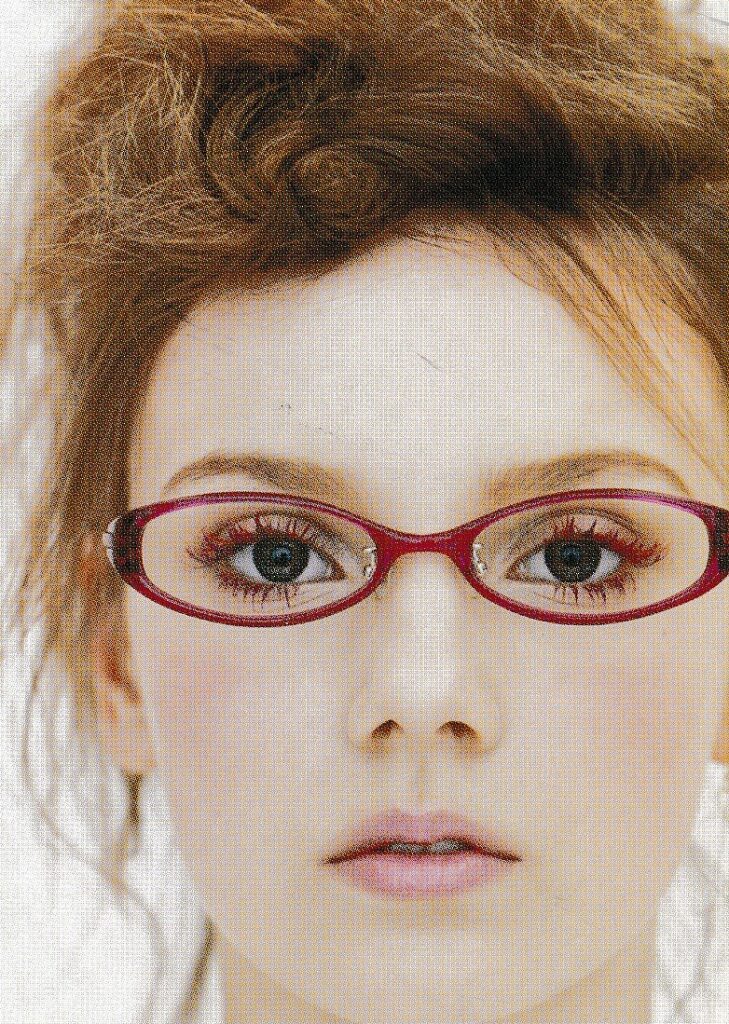 若さの秘訣はメガネから