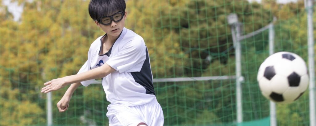少年サッカーメガネ