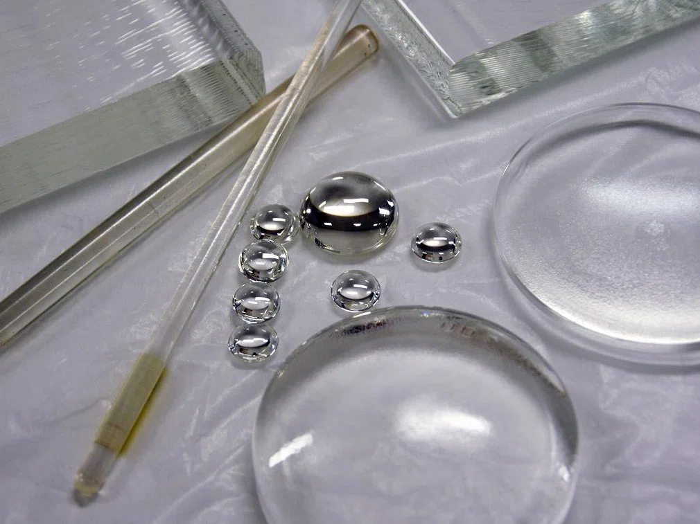 HOYAの昭島工場にてのガラス