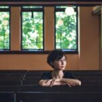 思い浸るメガネ