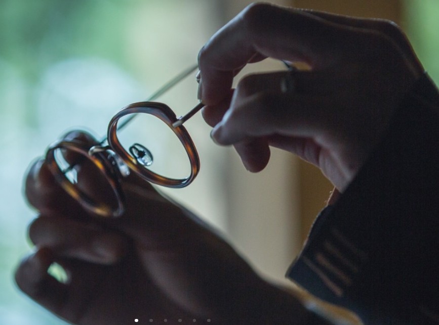 上品なメガネフレーム