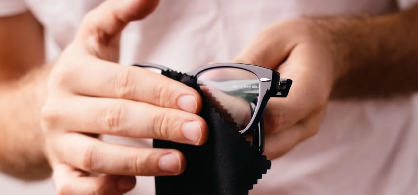 めがねレンズのふき方